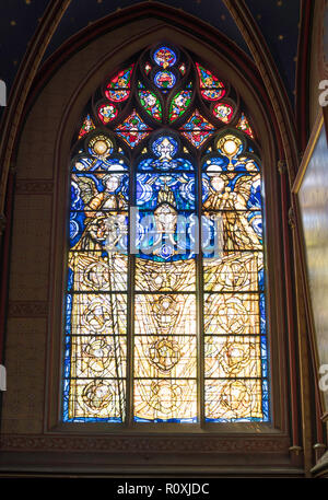 Vitrail à l'intérieur de la cathédrale d'Orléans, Center-Val de Loire, France, Europe Banque D'Images