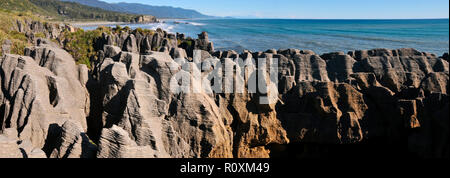 Autour de la Nouvelle Zélande - Pancake Rocks près de Punakaiki - panoarama Banque D'Images