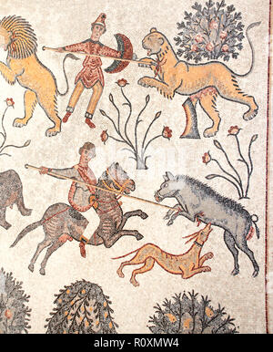 Byzantine ancienne en pierre naturelle de mosaïques avec une image de la chasse sur les animaux sauvages, le Mont Nebo, Jordanie, Moyen-Orient Banque D'Images