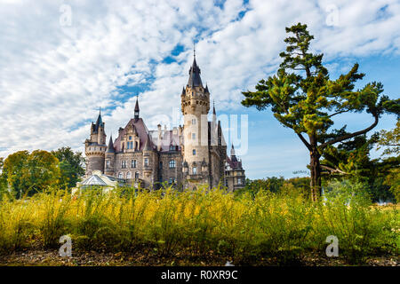 Moszna château, palais historique situé dans un village de Moszna, Haute Silésie, Pologne Banque D'Images