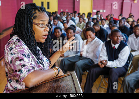 Miami Florida,Overtown,Overtown Youth Centre,Summer Career Training Program,assemblée,étudiants adolescents adolescents adolescents femmes noires femmes Banque D'Images