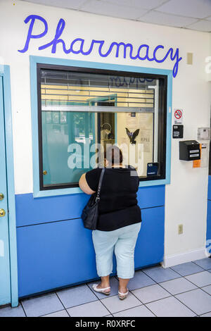 Miami Florida,Borinquen Health Care Centre,clinique,pharmacie,médicaments,médicaments,prescription,fenêtre,Hispanic Latin Latino immigrants ethniques minori Banque D'Images