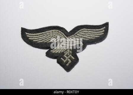 Écusson allemand nazi de la Luftwaffe aigle et svastika de la Seconde Guerre mondiale. Emblème. Deuxième guerre mondiale. Isolé sur fond blanc Banque D'Images