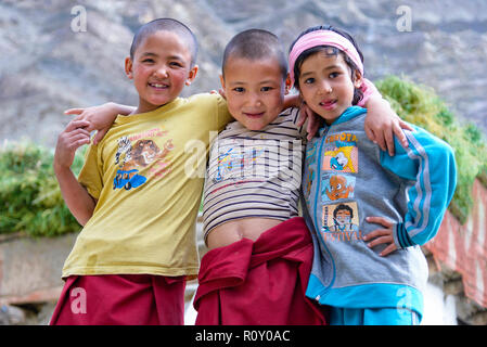 Le Ladakh, Inde - le 17 août 2015 : les jeunes filles ladakhis dans Thardot Choeling Antiq Banque D'Images