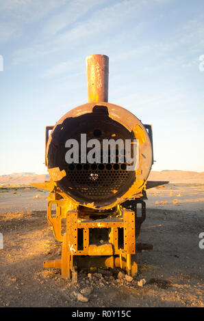 Moteurs de chemin de fer abandonnée à la cimetière, Uyuni, Bolivie Banque D'Images