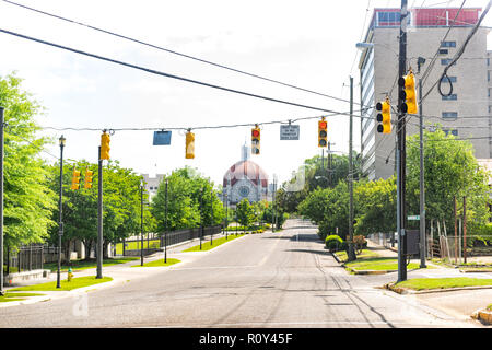 Montgomery, États-Unis - 21 Avril 2018 : pendant la journée en ville, personne ne l'Alabama capital, première église baptiste dôme sur North Street Ripley Banque D'Images