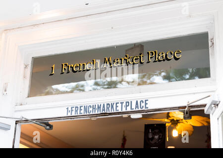 New Orleans, USA - 22 Avril 2018 : Centre-ville vieille ville Quartier Français place du marché alimentaire en plein air ouvrir une célèbre ville de Louisiane Banque D'Images