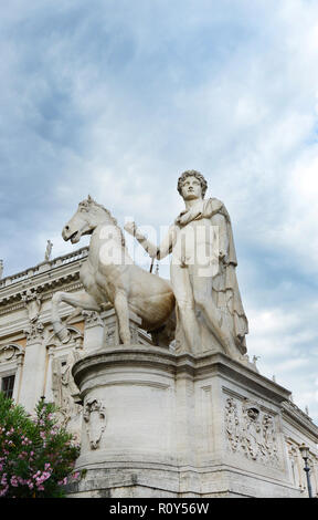 Statue de Dioscures, Cordonata escalier, colline du Capitole, à Rome. Banque D'Images