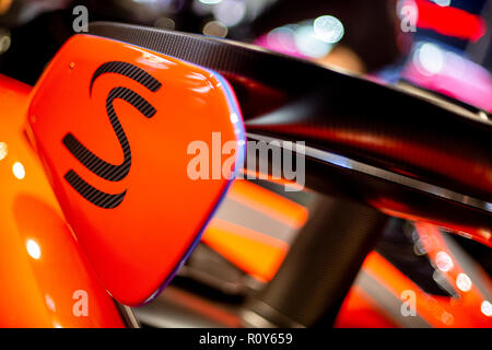 Sao Paulo, Brésil, 7 Nov 2018. Sao Paulo - SP - 07/11/2018 - Salao Internacional de Automovel de Sao Paulo 2018 - Mclaren Senna de 8 millions de reais et exposée sur le stand de la marque à l'honneur du pilote brésilien, avec un moteur central arrière 4.0 V8 biturbo 800 cv essence d'un maximum de puissance et de couple de 81,6 kgf.m, le Senna accélère de 0 à 100 km / h en seulement 2,8 secondes, de 0 à 200 km / h en 6,8 secondes et de 0 à 300 km / h en 18,8 secondes. La vitesse maximale, selon McLaren, et 335 km / h. Photo : Suamy Beydoun / AGIF : Crédit AGIF/Alamy Live News Banque D'Images