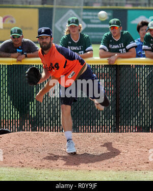 4 novembre 2018 - Detroit Tigers Daniel Morris au cours d'une séance d'entraînement à réchauffer les Murakami Stadium sur le campus de l'Université de Hawaï à Manoa à Honolulu, HI - Michael Sullivan/CSM Banque D'Images