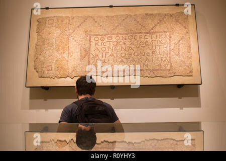 Beyrouth Liban. 8 novembre 2018. Quelques gouttes de visiteurs étrangers de visiter le Musée National de Beyrouth qui abrite des antiquités du phénicien, romain périodes byzantine et ottomane Crédit : amer ghazzal/Alamy Live News Banque D'Images