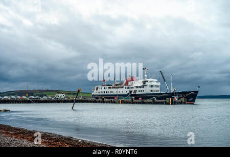 Le MV Hebridean Princess, un petit navire de croisière de luxe, accosté au quai à Largs, une station balnéaire dans le Firth of Clyde, sur un matin de novembre. Est Banque D'Images