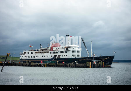 Le MV Hebridean Princess, un petit navire de croisière de luxe, accosté au quai à Largs, une station balnéaire dans le Firth of Clyde, sur un matin de novembre. Sc Banque D'Images