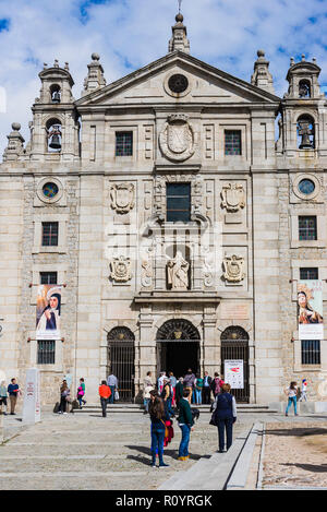 Église et couvent de Santa Teresa. Le bâtiment a été construit au début du XVII siècle, soi-disant sur la maison natale de Santa Teresa de Jesús Banque D'Images