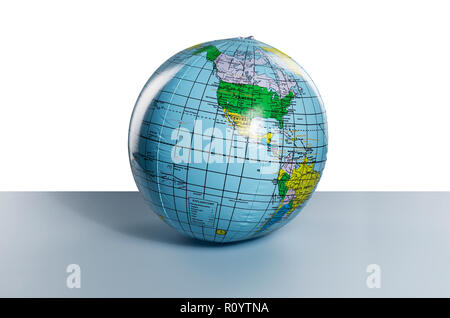 Inflatable globe montrant les Amériques, still life Banque D'Images