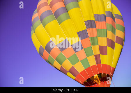 Colorful Hot Air Balloon dans Temecula, Californie Banque D'Images