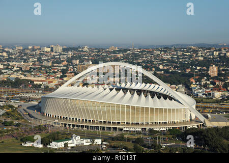 Vue aérienne du stade Moses Mabhida à Durban. Le Kwazulu Natal, Afrique du Sud. Horizontal de l'image en couleur. Banque D'Images