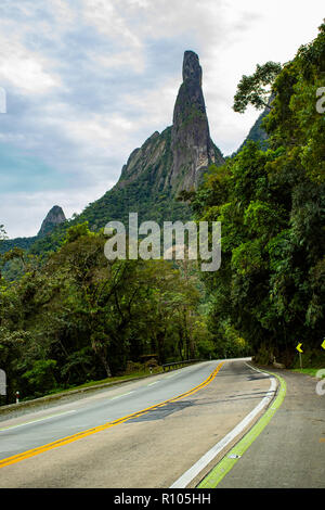 Montagne de Dieu. Les montagnes avec le nom de Dieu. Doigt de Dieu sur la montagne, Teresopolis ville, l'état de Rio de Janeiro, Brésil Amérique du Sud. Espace pour écrire Banque D'Images