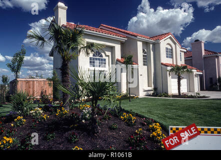 De grandes maisons de banlieue dans quartier chic, Fresno, California, USA Banque D'Images