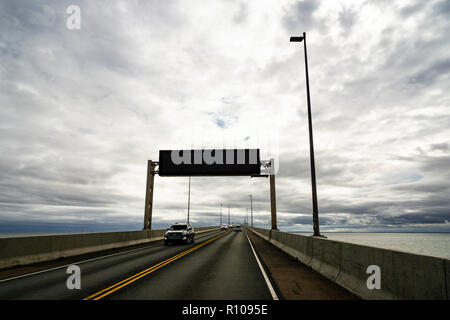 Le Pont de la Confédération qui traverse le détroit de Northumberland entre Cape Tormentine, au Nouveau-Brunswick, et Borden, Prince Edward Island, au Canada. Banque D'Images