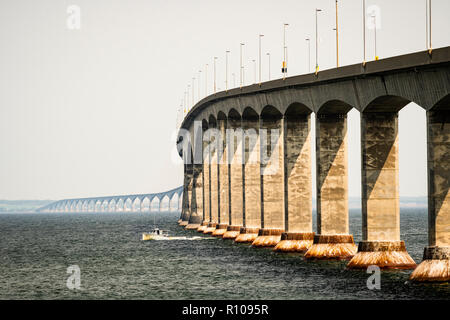 Le Pont de la Confédération qui traverse le détroit de Northumberland entre Cape Tormentine, au Nouveau-Brunswick, et Borden, Prince Edward Island, au Canada. Banque D'Images