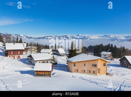 Village de Stoos Swiss dans le canton de Schwyz en hiver. Banque D'Images