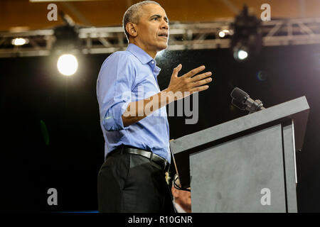 L'ancien président américain Barack Obama parle lors d'un rassemblement pour la campagne des candidats démocrates à Milwaukee, Wisconsin le 26 octobre 2018. Banque D'Images