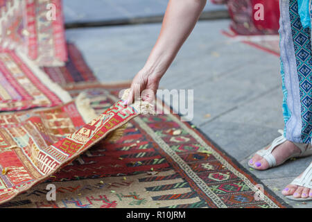 Tapis de style géorgien avec des ornements faits à la main national Banque D'Images