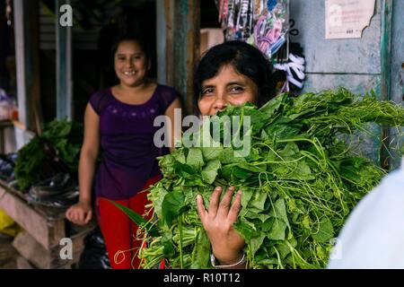 Tienda de abastos, Union européenne 31 Mayo, La Taña, zona Reyna, Departamento de Uspantan,le Guatemala, Amérique centrale. Banque D'Images