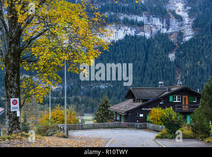 Grindelwald, Suisse - Oct 21, 2018. Village de montagne dans la région de Grindelwald, Suisse. Grindelwald était l'une des premières stations touristiques en Europe. Banque D'Images