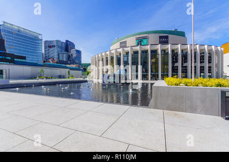 Montréal, Canada - 09 septembre 2018 : Vue de la Place des Arts, complexe avec les habitants et les visiteurs, à Montréal, Québec, Canada Banque D'Images