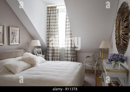 Chambre avec plafond à pignons gustavien Banque D'Images