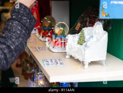 Noël au Japon. Noël boule de cristal et d'autres souvenirs. Banque D'Images