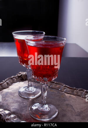 Deux verres vintage avec l'argousier verre sur la table Banque D'Images