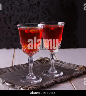 Deux verres vintage avec l'argousier verre sur la table Banque D'Images