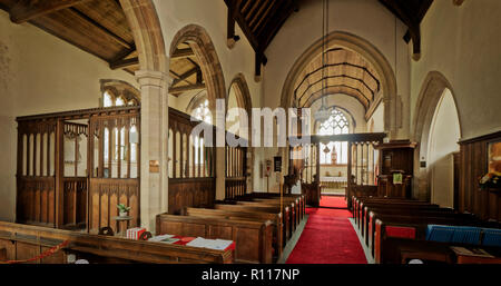 La nef de l'église paroissiale de Saint Nicolas dans Fyfield, Oxfordshire, UK. Banque D'Images