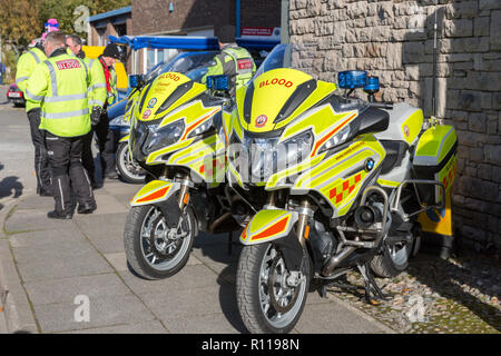 Les Motards de sang bénévoles lors d'une journée portes ouvertes des Services d'urgence Banque D'Images