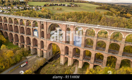 Vue aérienne sur le Goeltzschtalbruecke dans Netzschkau Vogtland Allemagne plus grand pont de briques du monde Banque D'Images