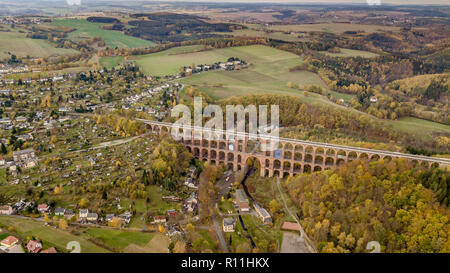 Vue aérienne sur le Goeltzschtalbruecke dans Netzschkau Vogtland Allemagne plus grand pont de briques du monde Banque D'Images