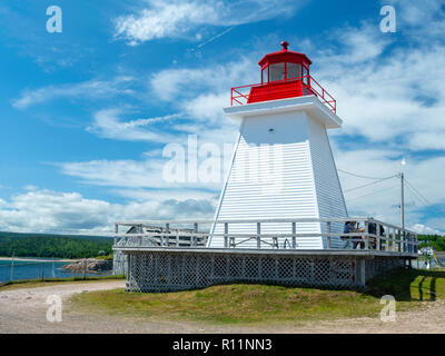 Le phare à Neils Harbour, Nouvelle-Écosse, Canada, qui sert maintenant de la crème glacée. Banque D'Images