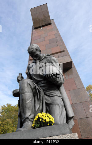 Berlin Allemagne -Le Monument commémoratif de guerre soviétique au Treptower Park rend hommage russe soviétique soldats morts au combat pour Berlin en 1945 Banque D'Images