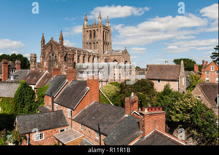 Herefordshire, UK. Cathédrale de Hereford, datant de 1079, domine la ville. Banque D'Images