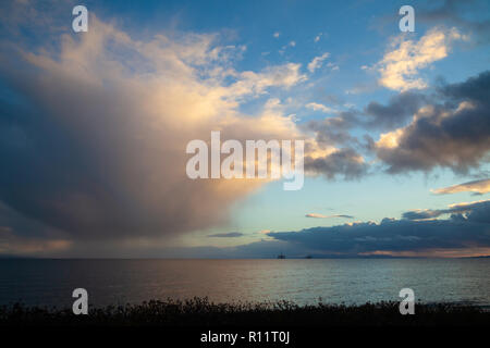 Ciel dramatique sur la baie à moindre Largo Fife en Écosse. Banque D'Images