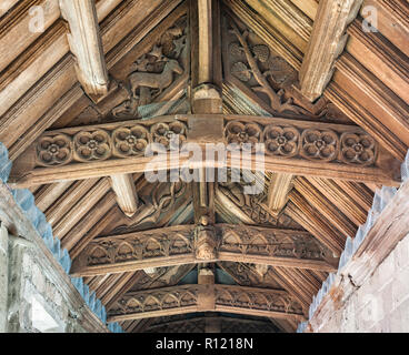 Cathédrale de Hereford, Royaume-Uni. Sculptures sur bois médiévales dans le toit de la 15c St John's à pied Banque D'Images