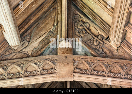 Cathédrale de Hereford, Royaume-Uni. Sculptures sur bois médiévales dans le toit de la 15c St John's à pied Banque D'Images