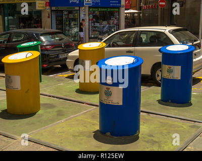 Bacs de recyclage, Santa Cruz de Tenerife, Canaries, Espagne Banque D'Images