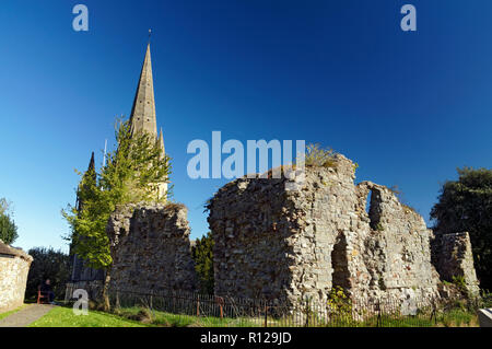 Llandaff Cathedral et reste de l'ancien clocher, Llandaff, Cardiff, Pays de Galles, Royaume-Uni. Banque D'Images