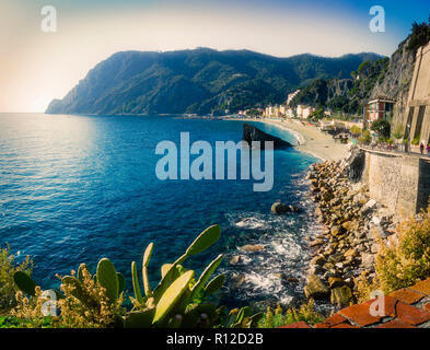 Monterosso al Mare sur sunny day, Cinque Terre, ligurie, italie Banque D'Images