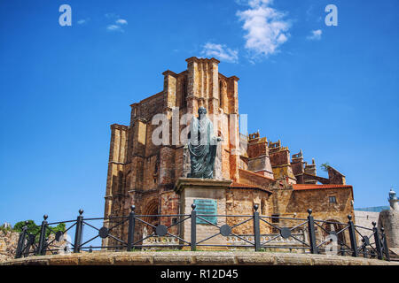 Eglise de Castro Urdiales, Espagne Banque D'Images