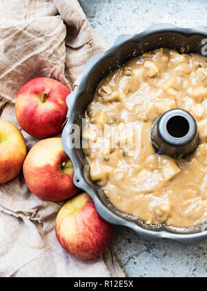 Pour panade apple cake Banque D'Images